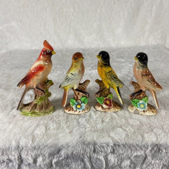 4 Vintage bird ceramic figurines sitting on tree limbs with flowers at base - Picture 2 of 7